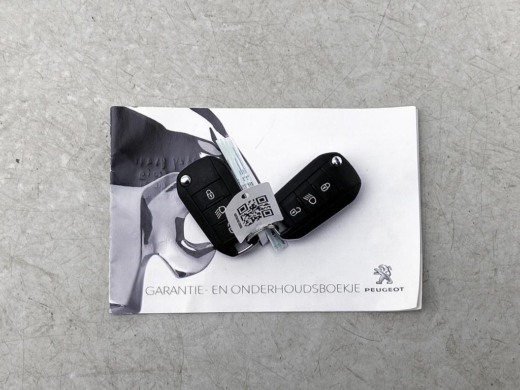 Peugeot 2008 110 pk signature | rijklaar | navigatie | parkeersensoren | lm