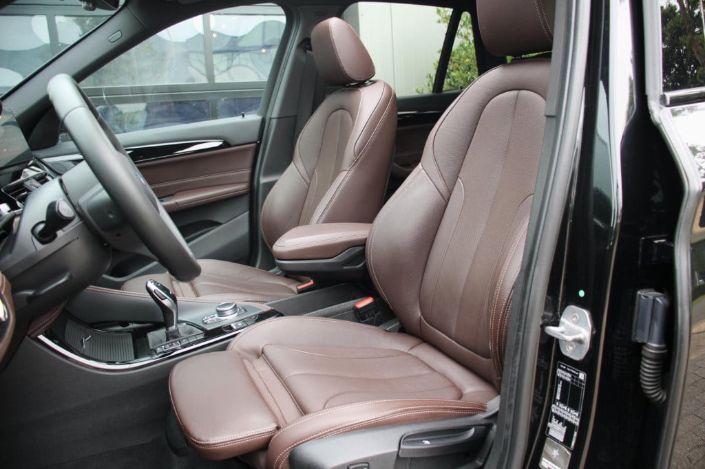 BMW X1 sdrive18i m sport - pano - leder - led - headup - navi plus - full o