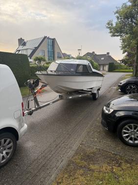 Kajuitboot zonder motor en trailer