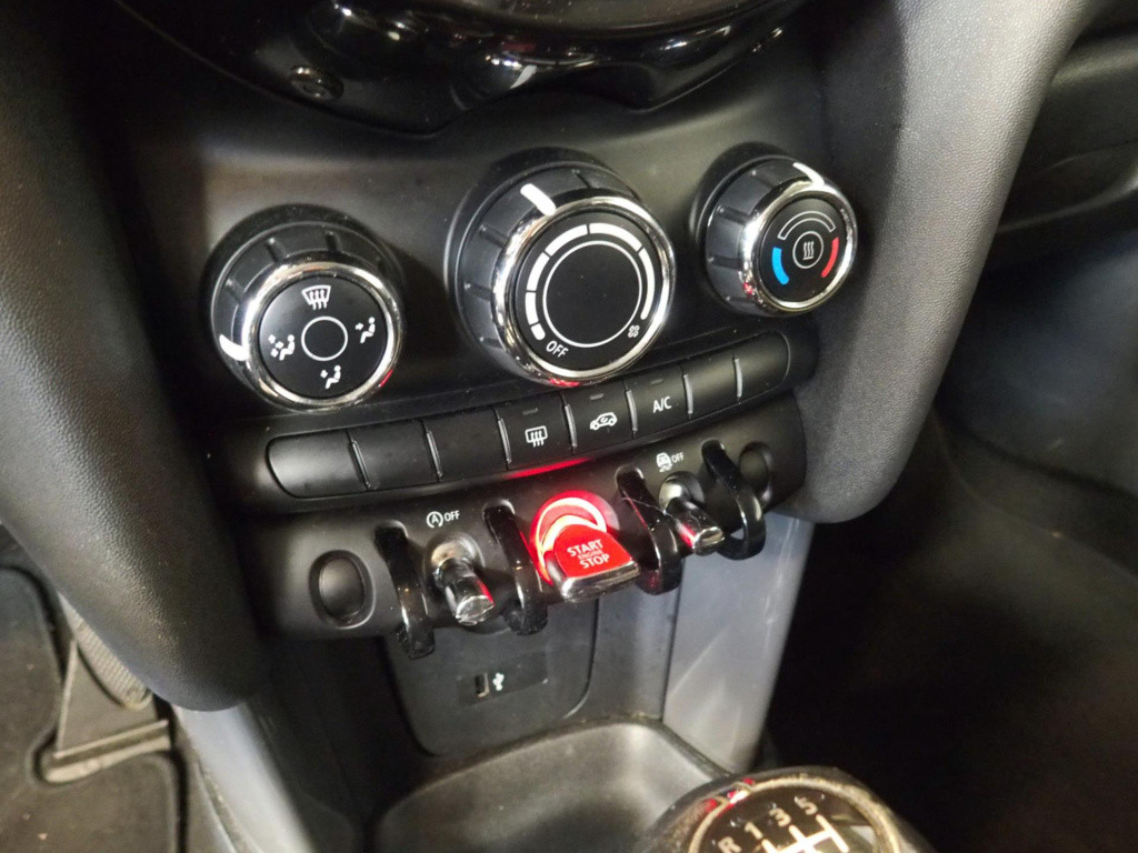 Mini Cooper 1.5 nl auto, carplay, cruise controle, parkeer sensoren