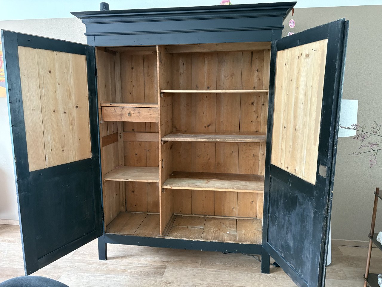 Grote oude wandkast