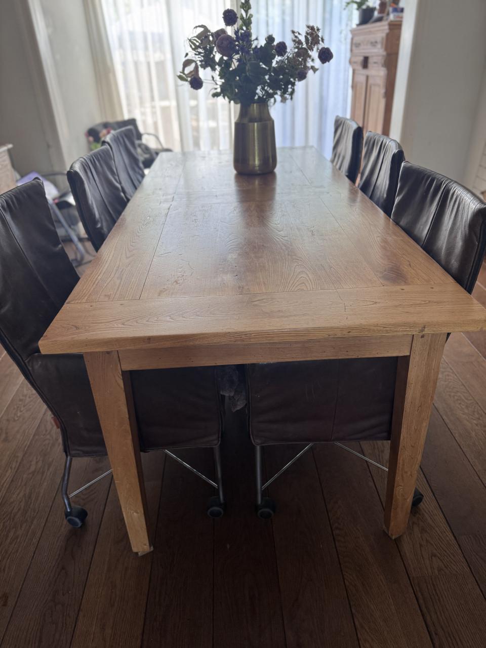 Grote massief houten zware eettafel 210x90