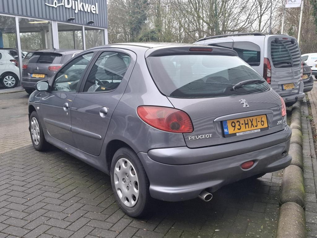 Peugeot 206 1.4i generation 5-drs airco/cruise nieuwe apk!
