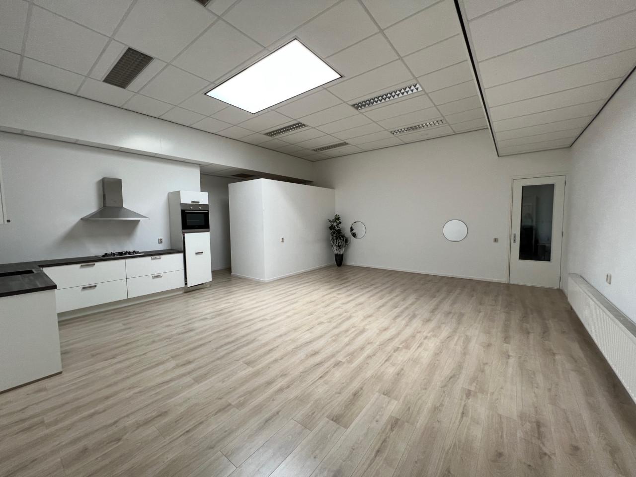 TE HUUR 65m2 kantoor/bedrijfs ruimte in Goes