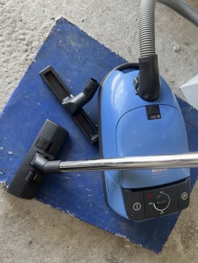 Miele Stofzuiger 1500W compleet met alle hulpstukken als nieuw