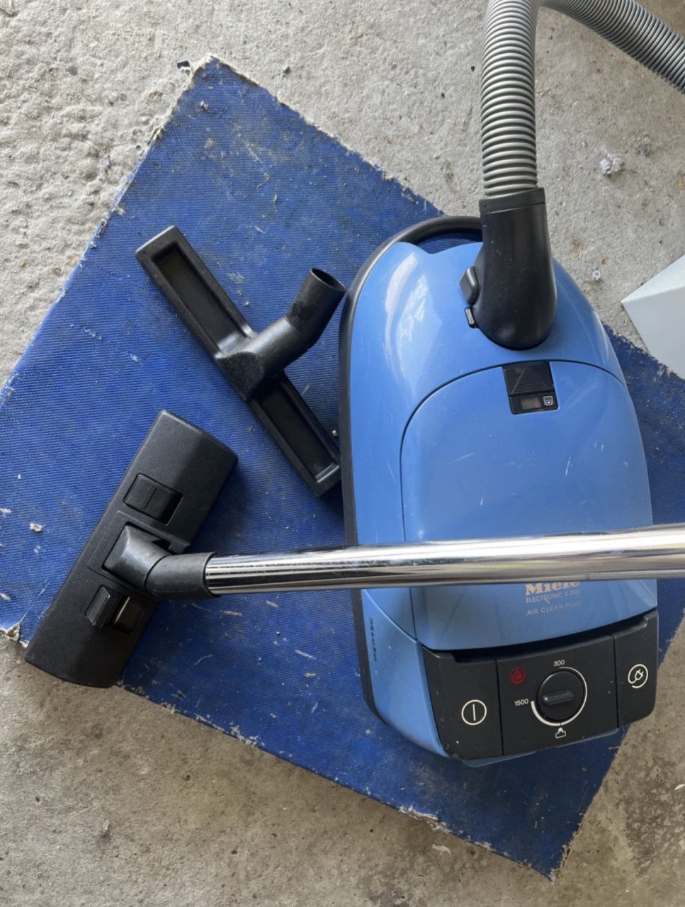 Miele Stofzuiger 1500W compleet met alle hulpstukken als nieuw