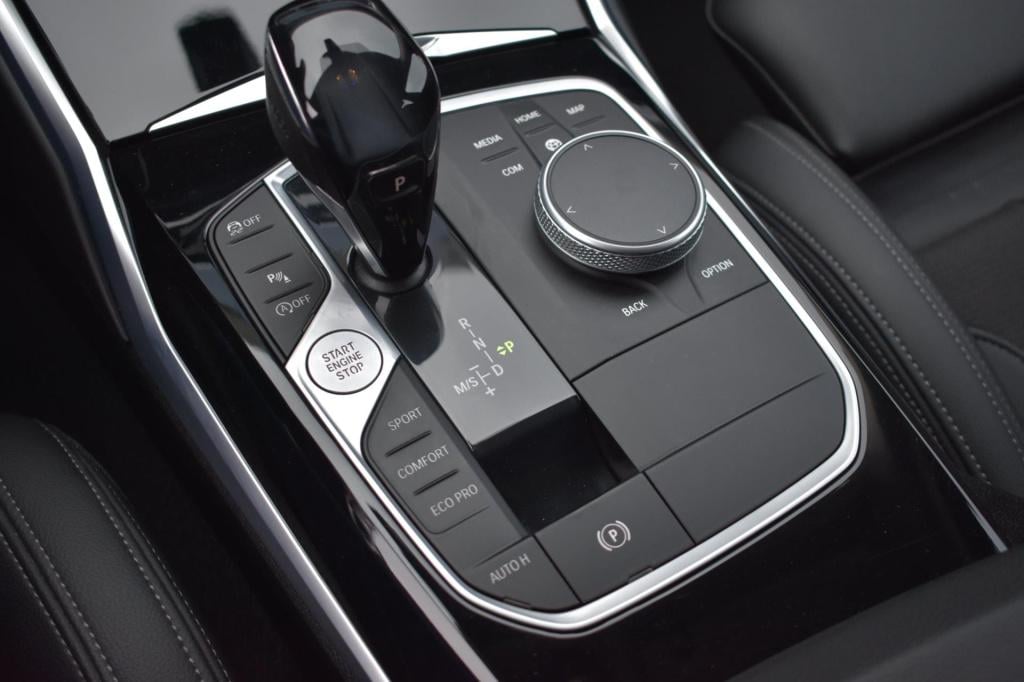 BMW 3-serie touring 318i high executive sport line | trekhaak | apple carpl