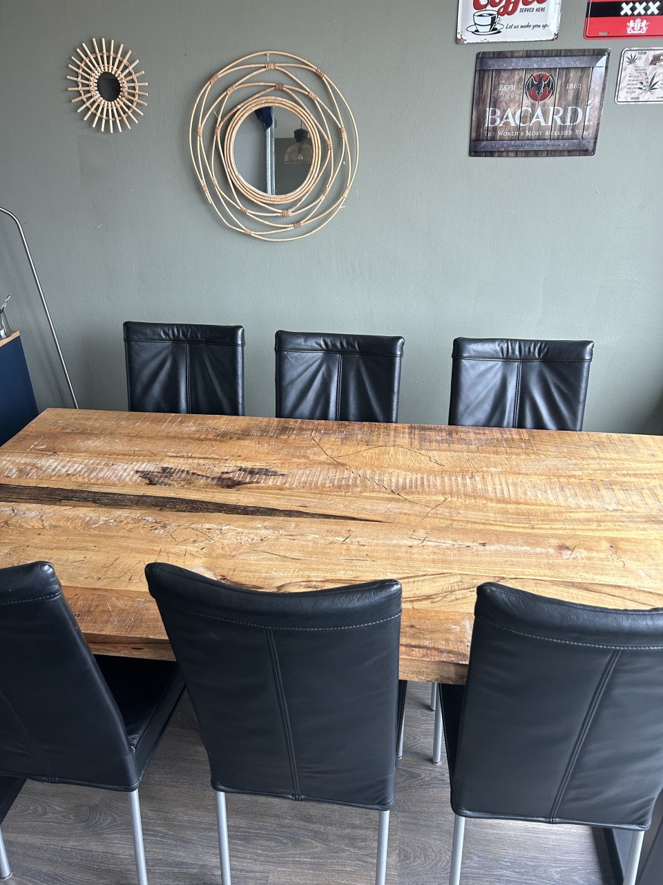 Eetkamertafel + stoelen ( kan ook los van elkaar)