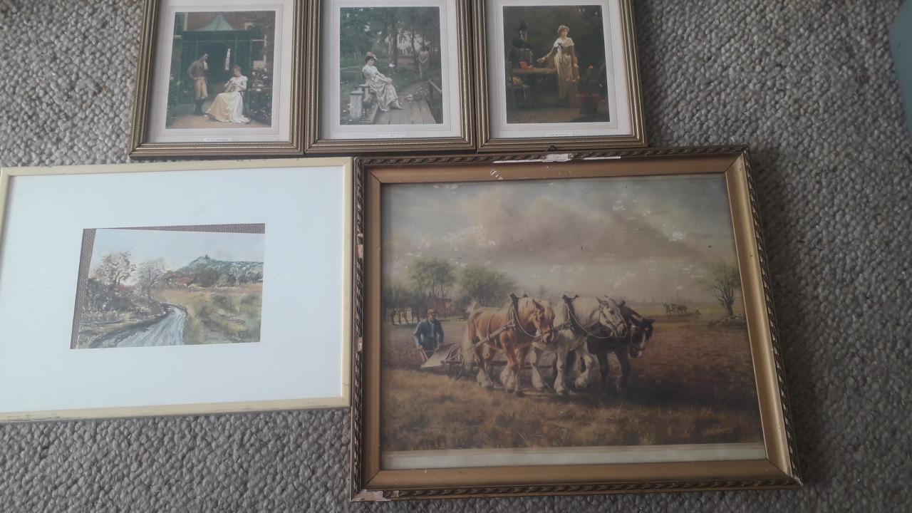 Partij tekeningen en schilderijtjes