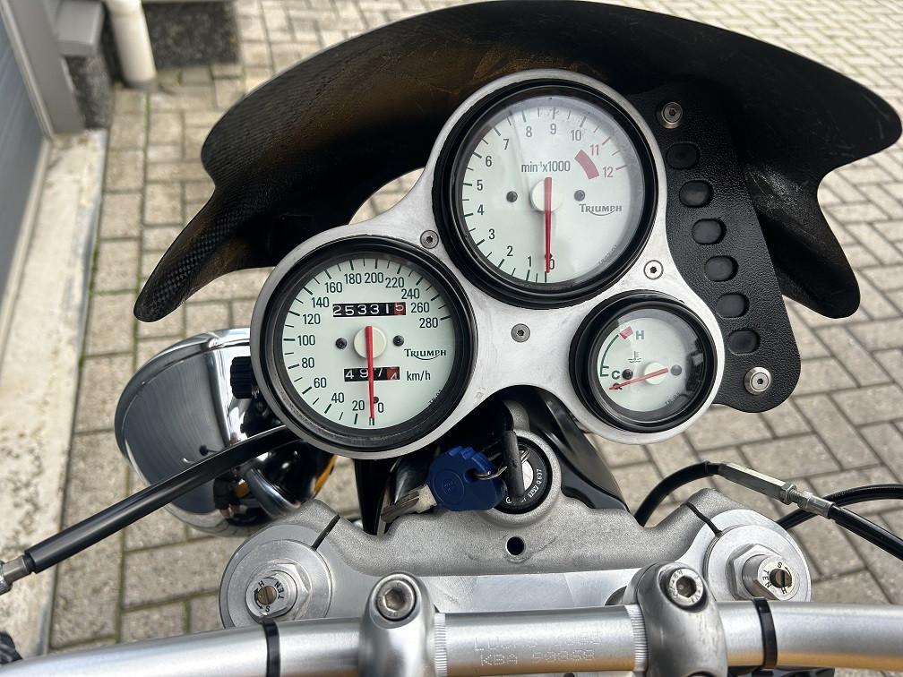 Triumph Speed Triple uit 2000 met 25 dkm, sportdemper, monocover €2350,-