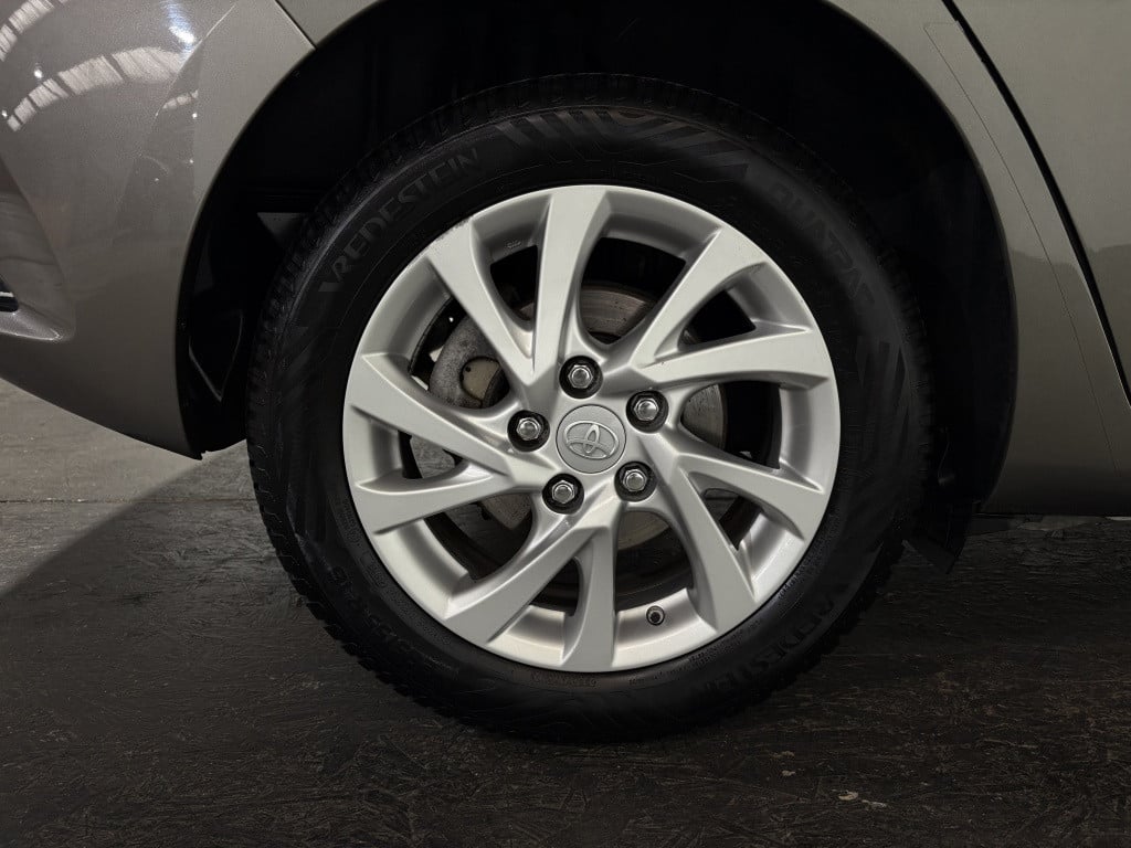 Toyota Auris 1.8 hybrid energy.