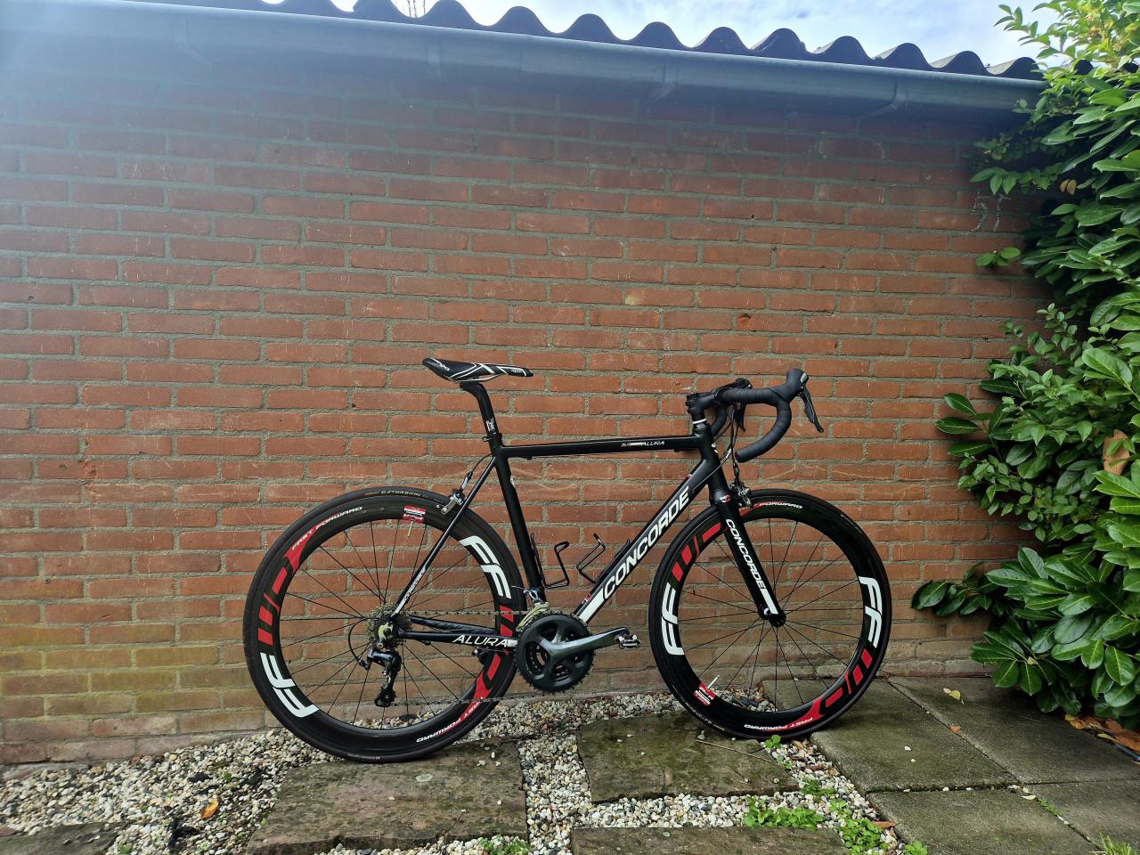 Concorde alura met handgespaakte carbon wielset