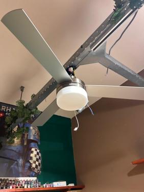 Moderne Plafondventilator met Verlichting te Koop!