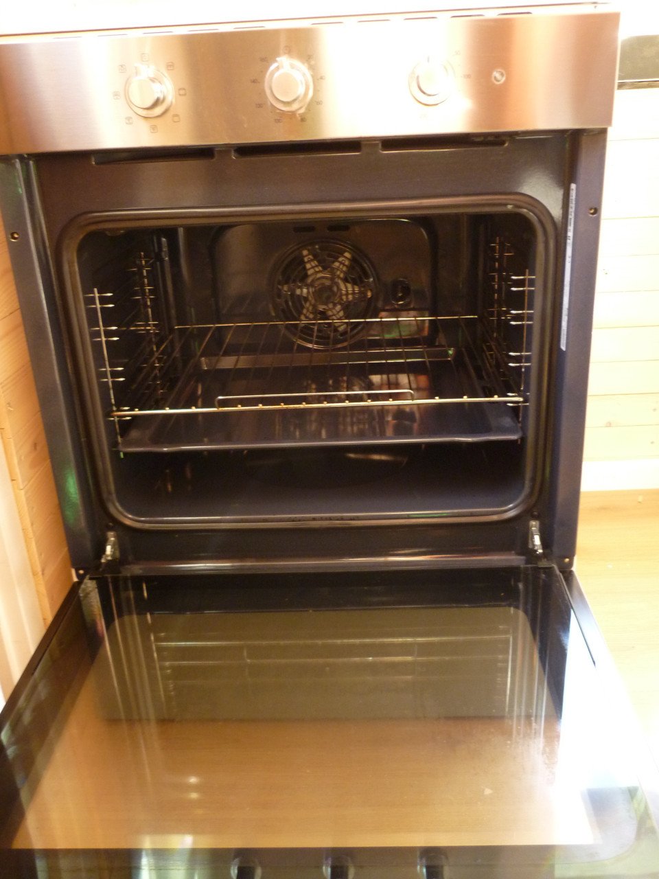 2 jr oude oven IKEA Mattradition Heteluchtoven + inbouwkast