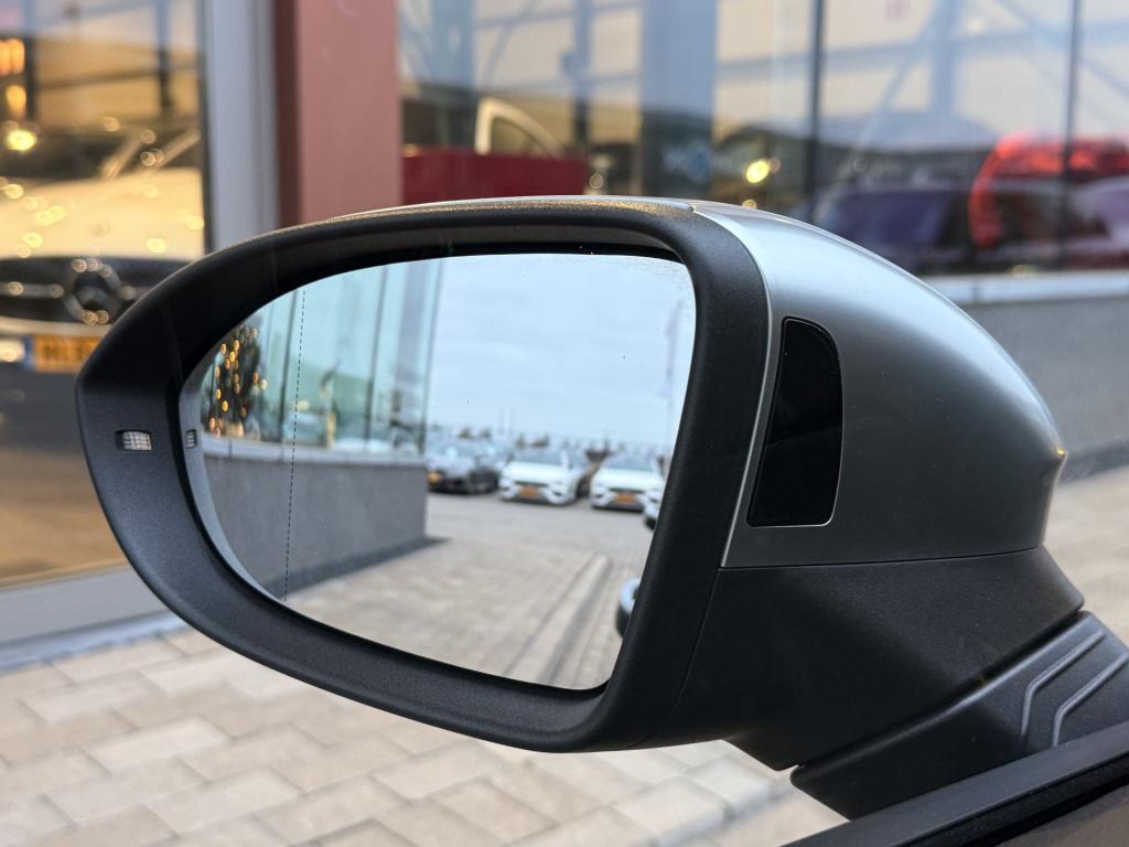 Volkswagen Golf 2.0 tsi r 4motion | pano | harman / kardon | stage 1+ 380pk