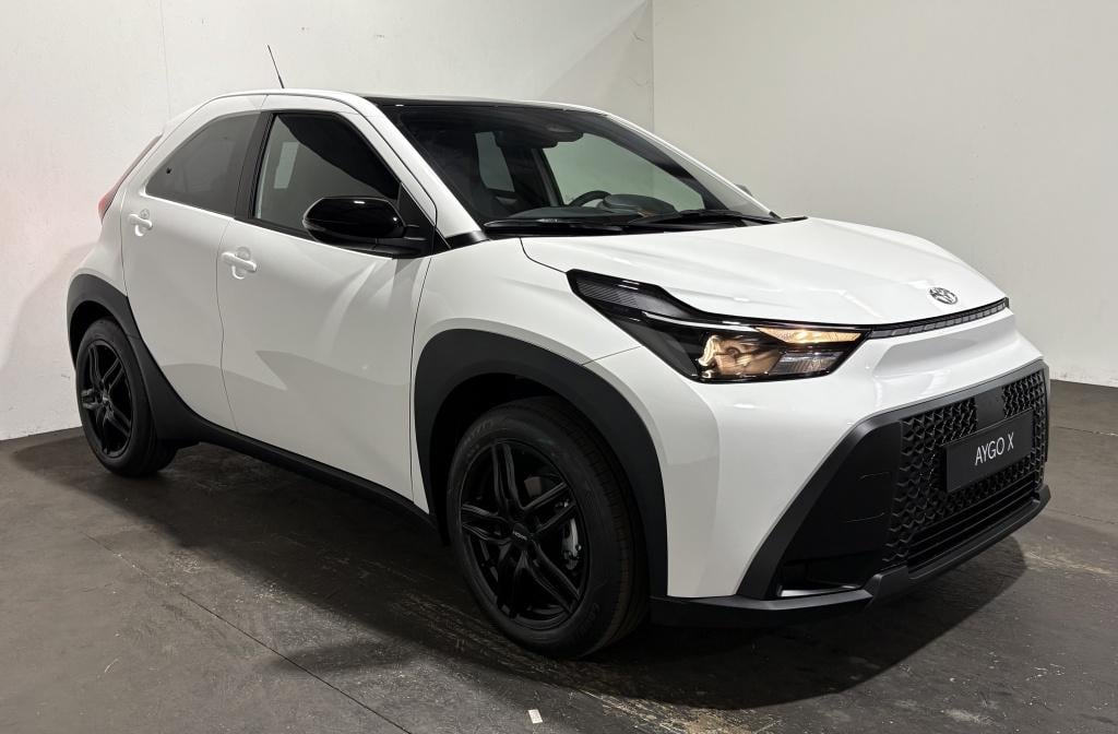 Toyota Aygo x 15 hydrid play | black & white |