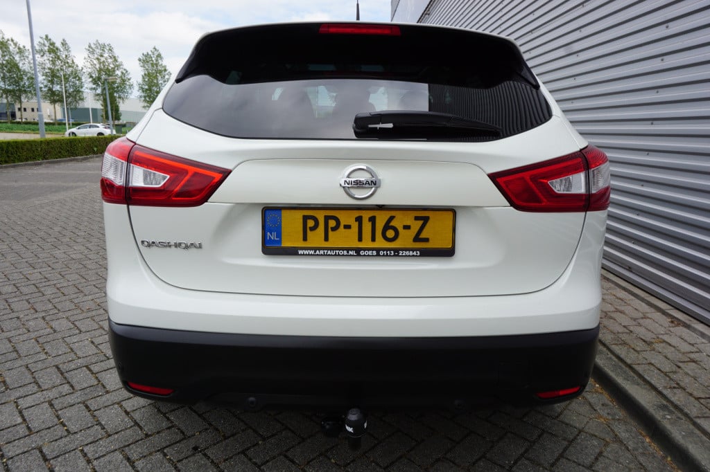 Nissan Qashqai 1.2 tekna + climate / navi / cruise / elektr. ramen / pano. 