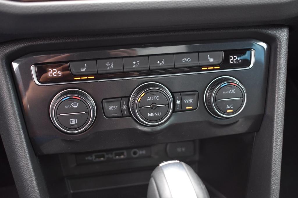 Volkswagen Tiguan 1.5 tsi act r-line | trekhaak | camera | stoelverwarming 