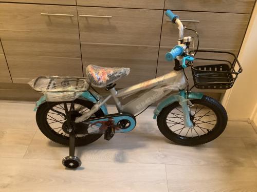 Nieuwe 16 inch jongensfiets met handrem en zijwieltjes