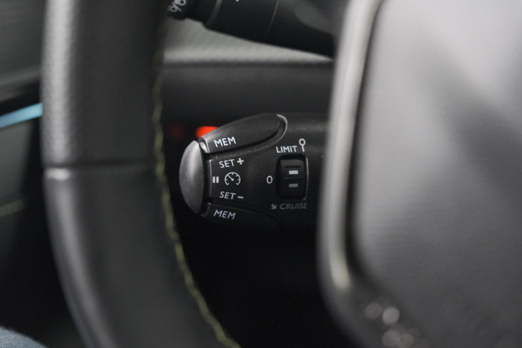 Peugeot 208 puretech 100 gt | camera | navigatie | apple carplay | parkeers