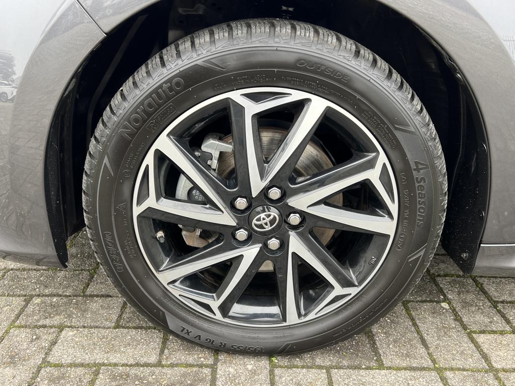 Toyota Yaris 1.5 hyb. 115 first | stoelverwarming | all seasonbanden
