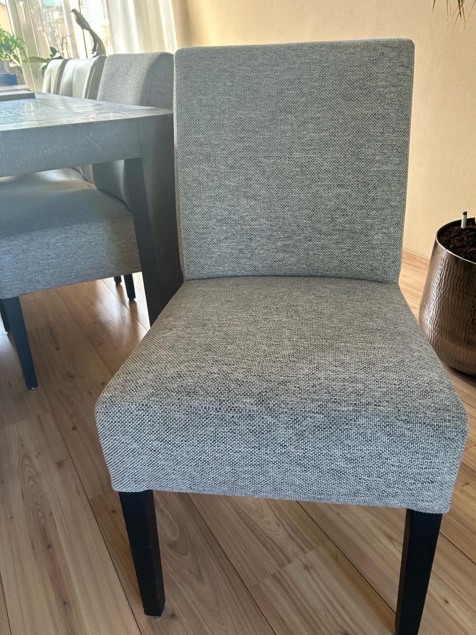 Mooie eetstoelen, merk Henders & Hazel. 4 roomwit leder, 2 gemeleerd stof
