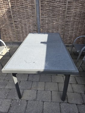 Aluminium tuintafel met 2 granieten bladen