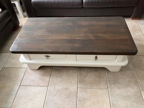 Eikenhouten salontafel met landelijke uitstraling