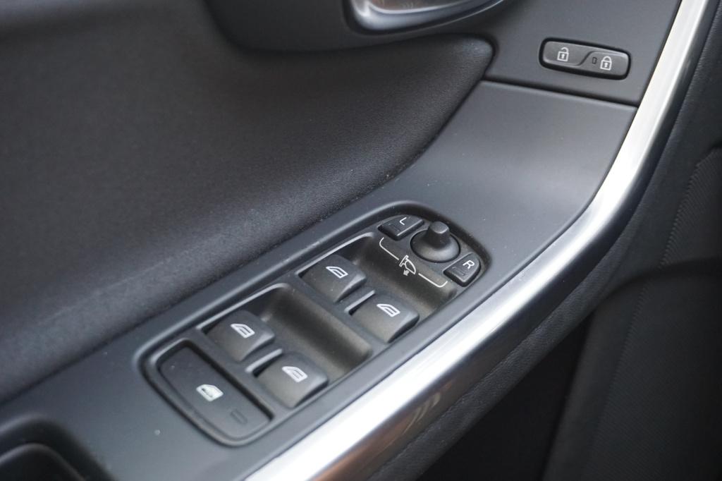 Volvo S60 1.6 t4 momentum automaat - climate / navi / cruise / parkeers. / 