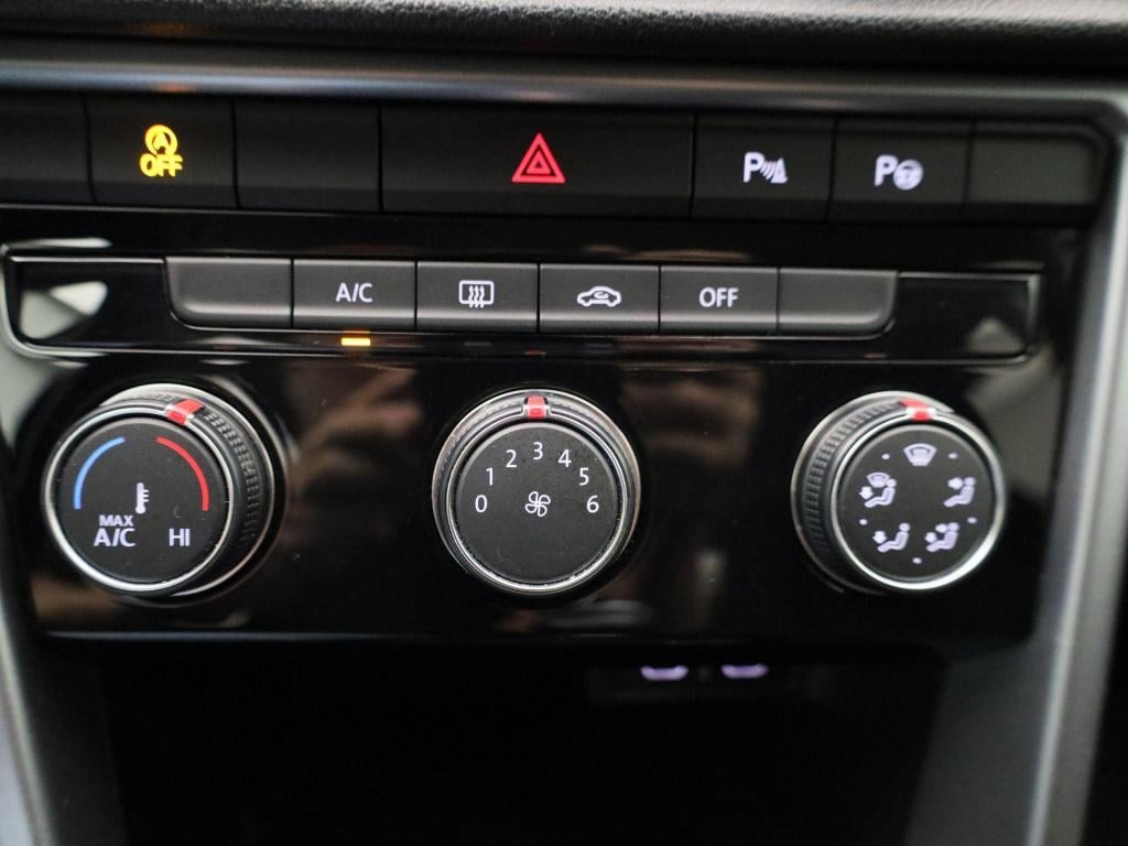 Volkswagen T-roc 1.0 tsi life | trekhaak | parkeer sensoren | virtual cockp