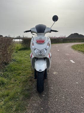 Scooter Peugot Kisbee TCR