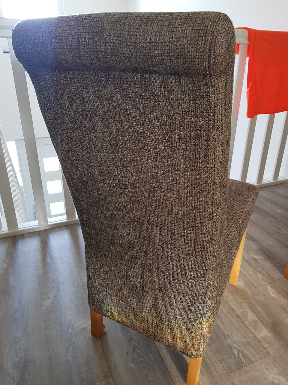 Bruine stoelen
