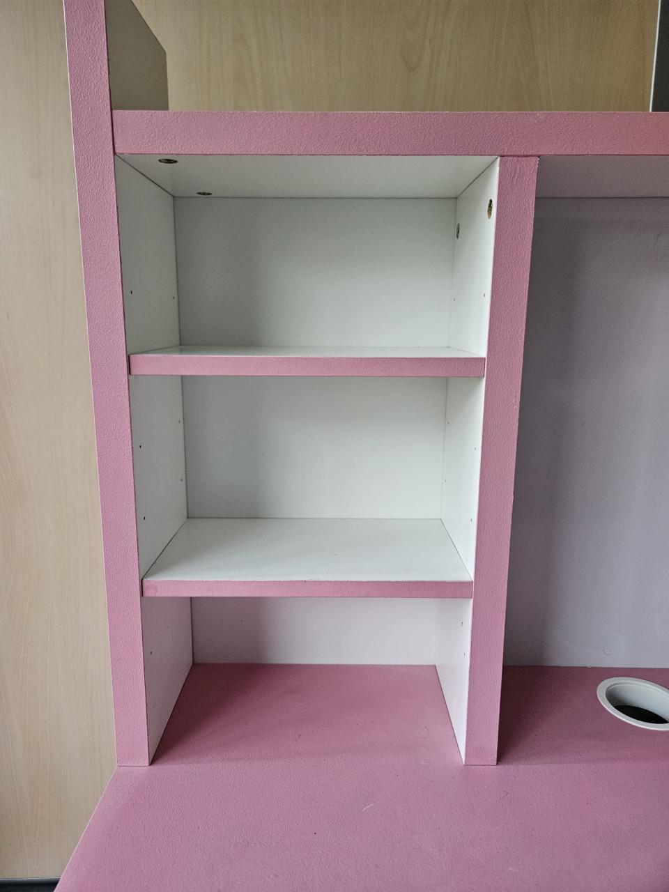 Bureau roze/wit geschilderd