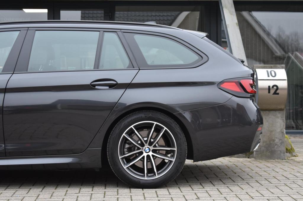 BMW 5 Serie touring 520i m-sport | laserlight | nap | dealer onderhouden | 