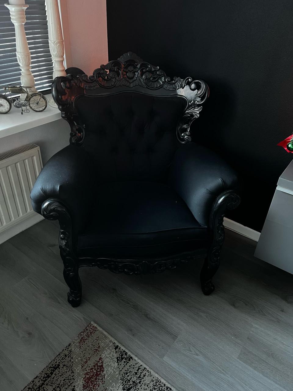 Mooie zwarte barok stoel