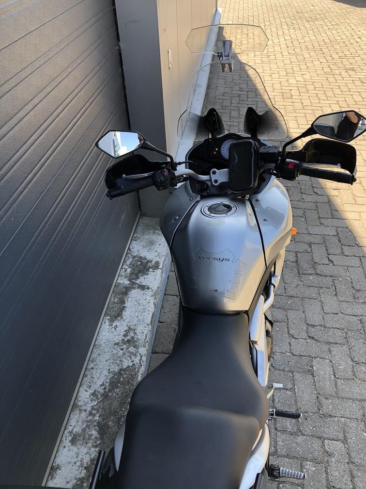 Keurige middenklasse Versys 650 '07 met 45dkm, veel Givi extra's €3250,-