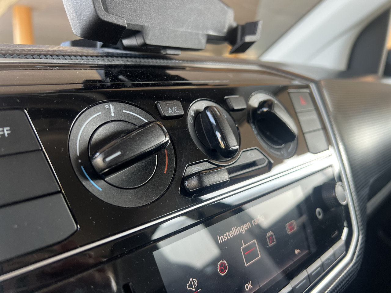 Volkswagen Up! 1.0 60pk BMT 5D 2019 Zwart