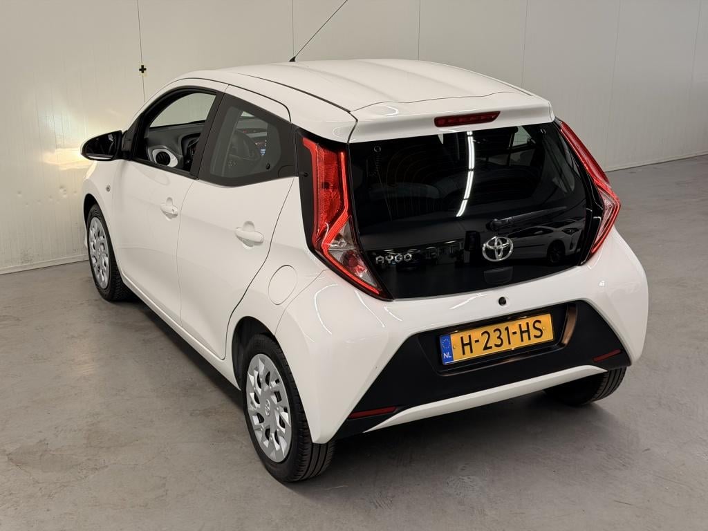 Toyota Aygo 1.0 vvt-i x-play| camera| carplay| cruise| airco