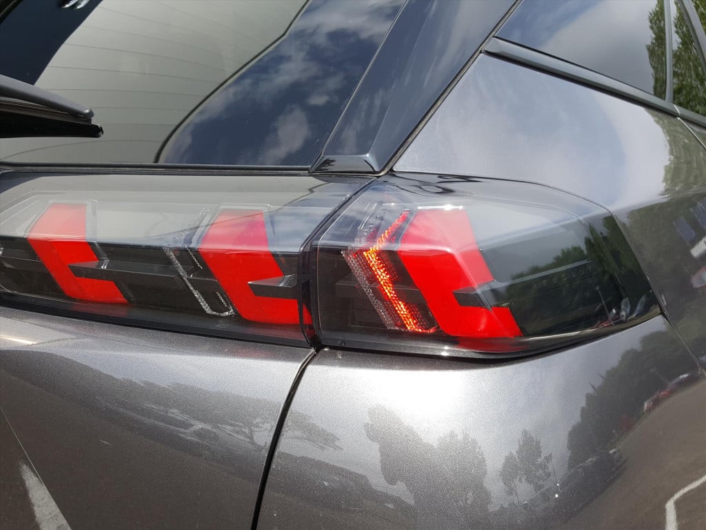 Peugeot 2008 1.2 puretech 100pk allure navigatie | trekhaak | cruise & clim