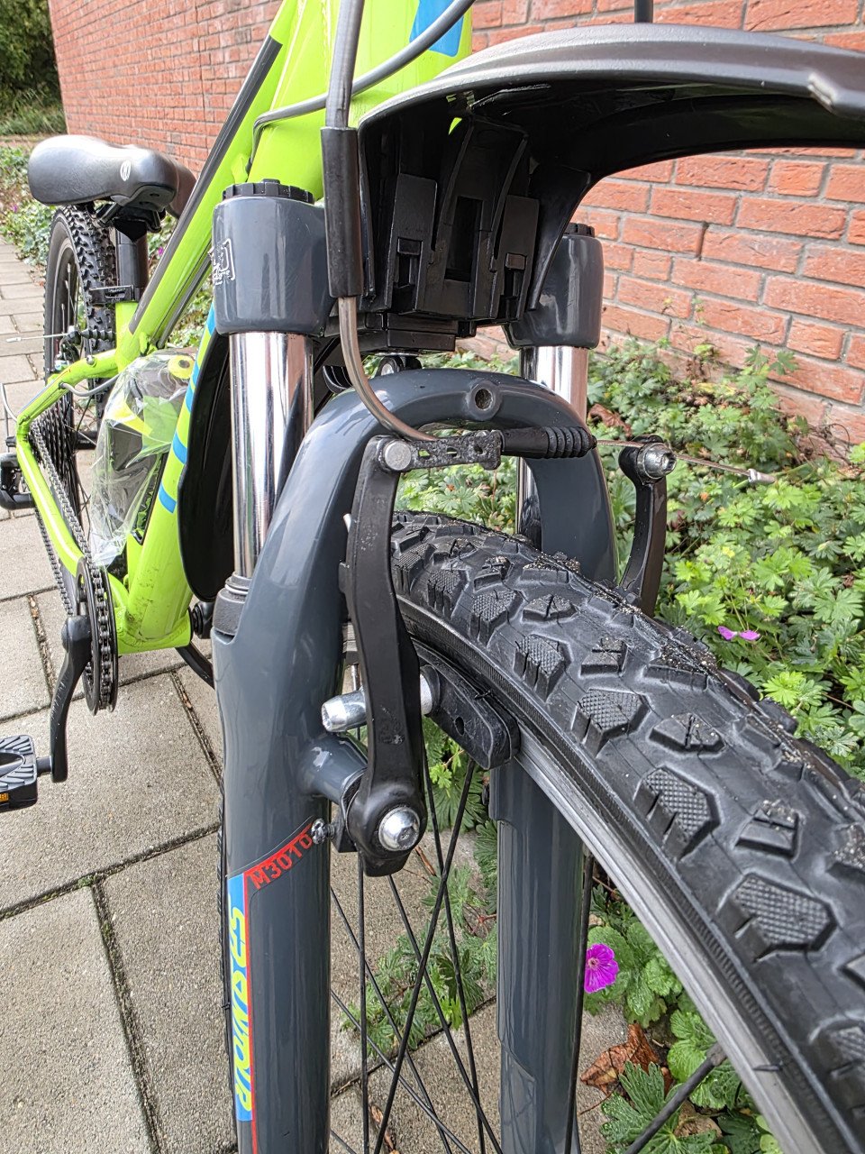 CUBE | RACE 240 | 24 INCH | FRAME 32 CM | 7 V | NETTE STAAT!