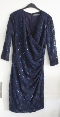 Donkerblauwe kanten en palitten jurk maat 42