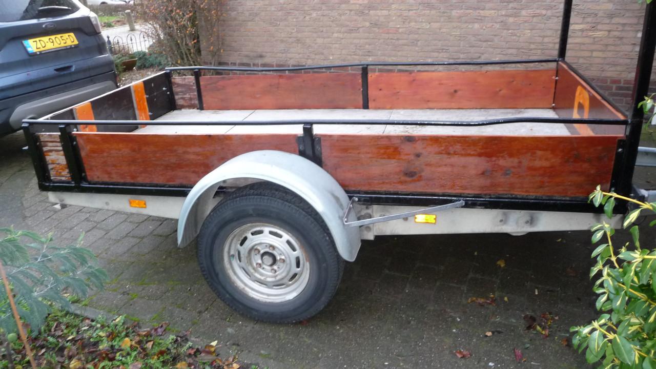 TE KOOP GROTE ENKELASSER aanhanger 750 KG dus voor gewoon rijbewijs