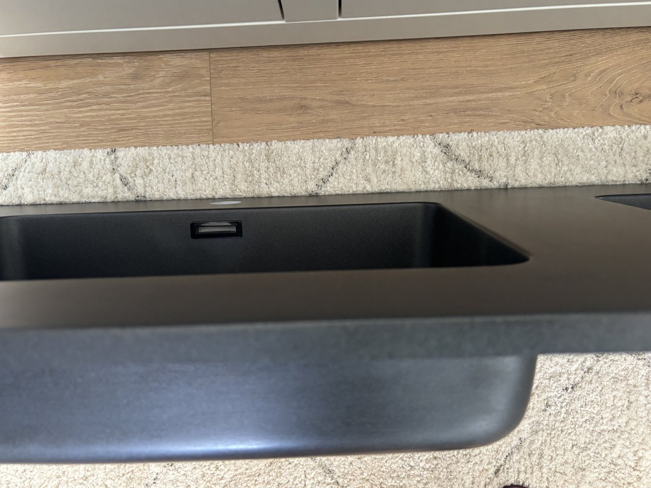 Nieuwe wastafel 120cm zwart (mat metallic)