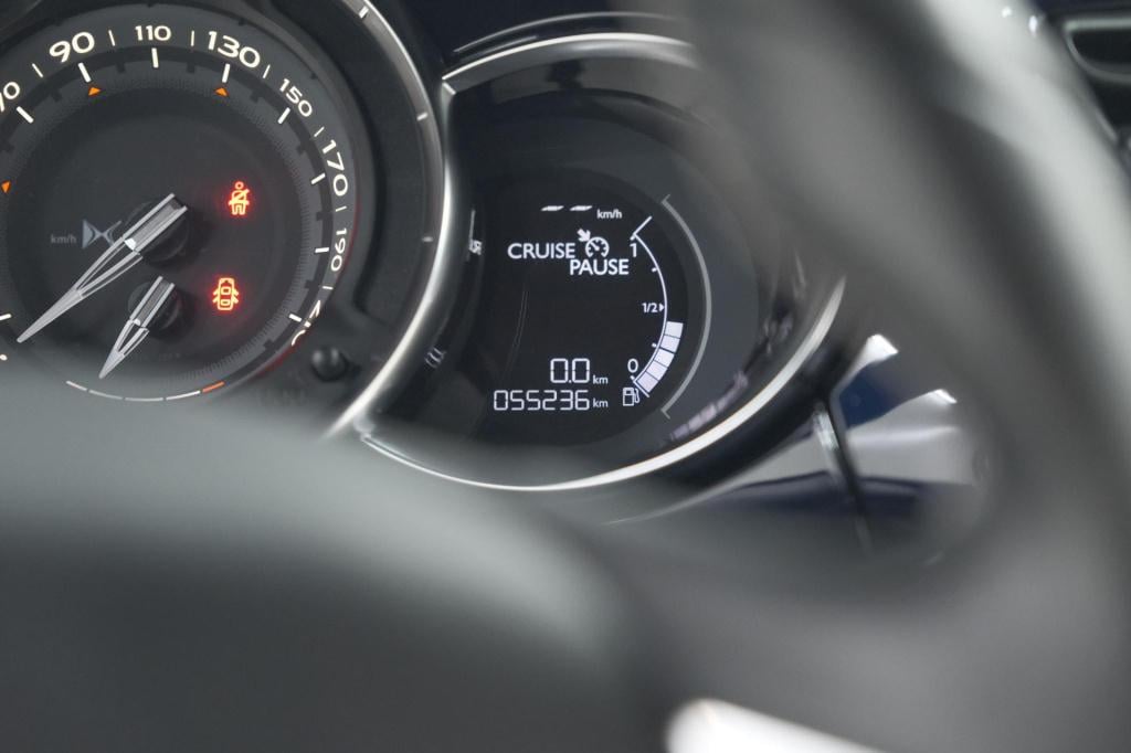 Ds Ds 3 puretech 110 so chic | camera | navigatie | parkeersensoren | clima