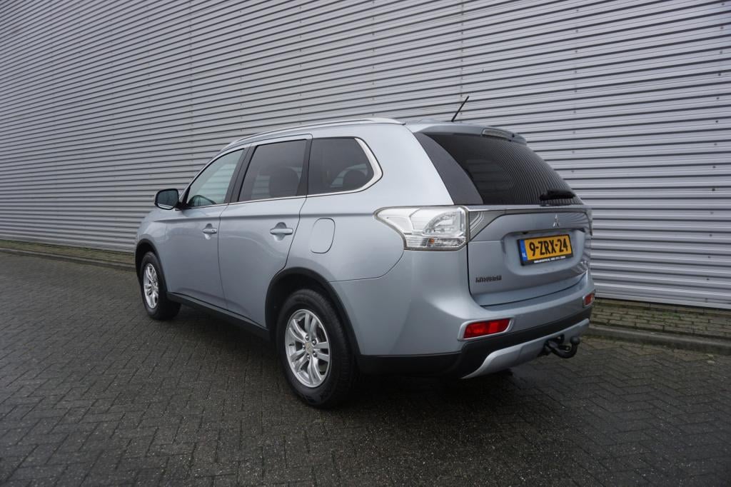 Mitsubishi Outlander 2.0 phev business edition x-line automaat - climate / 
