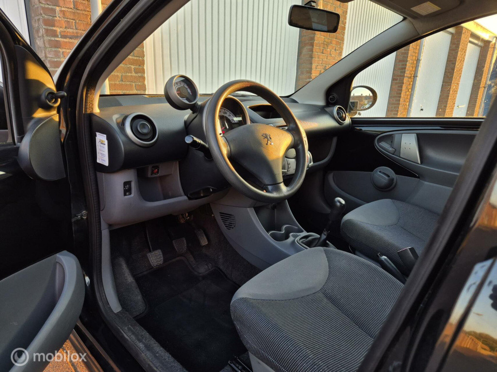 Peugeot 107 1.0-12v / 5-deurs / airco