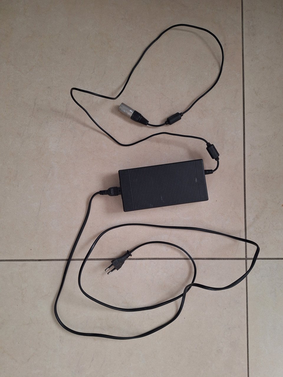 Originele Sparta/Batavus Ion acculader voor 24V accu's