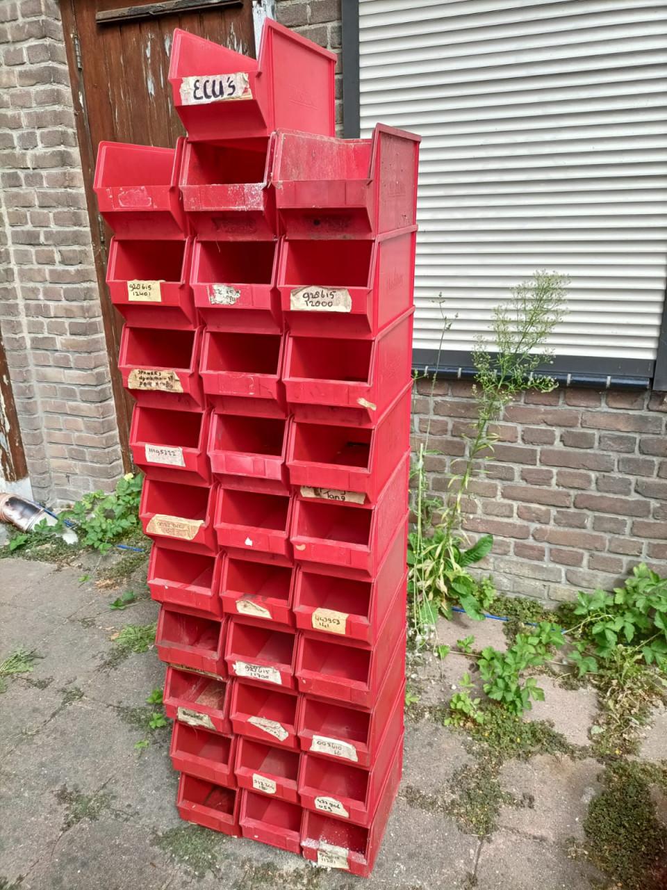 Industriële magazijn bakken / stapelbakken