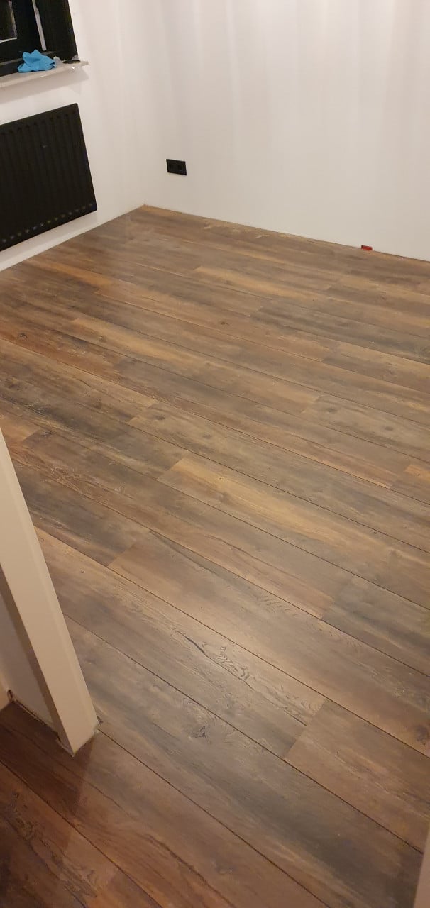 Laminaat of pvc laten leggen? (ook andere klussen)