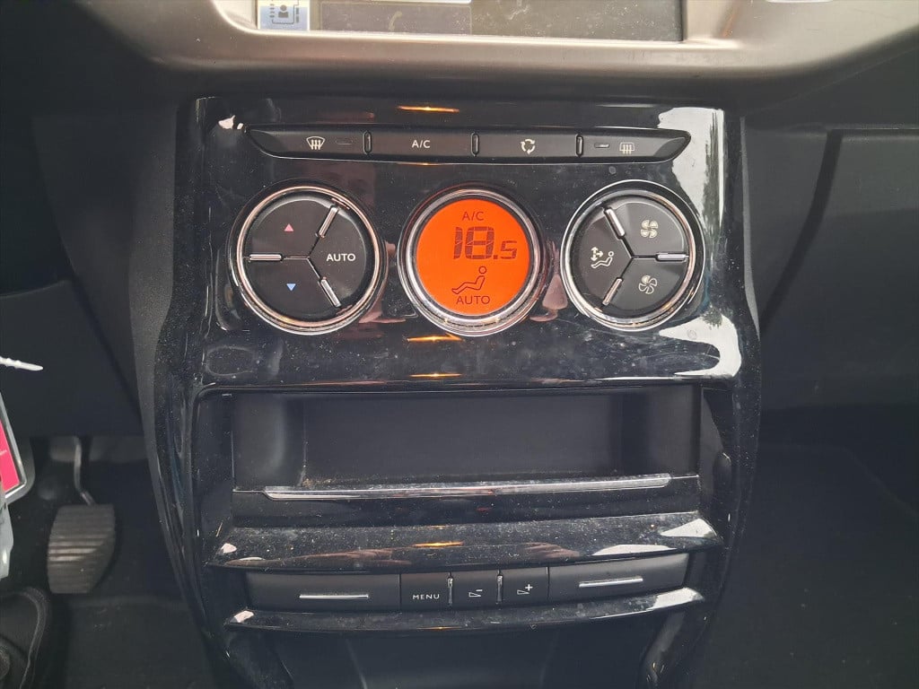 Citroen C3 1.2 puretech 82pk feel edition trekhaak | navigatie | cruise & c